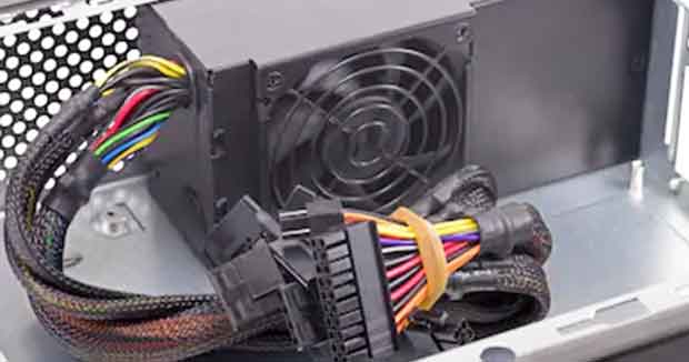 Installare alimentatore scheda madre