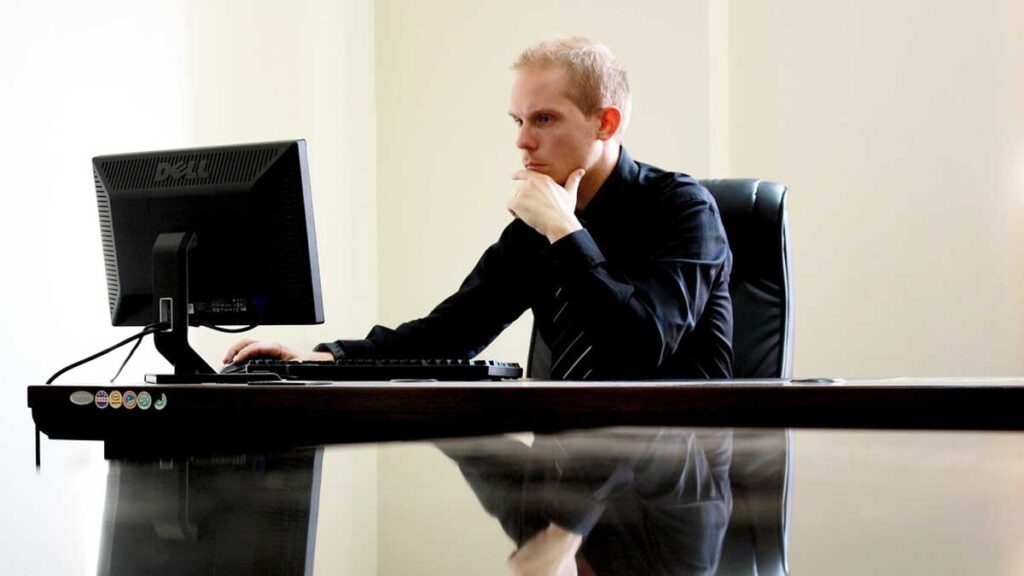 Spostare in alto la barra delle applicazioni di windows.